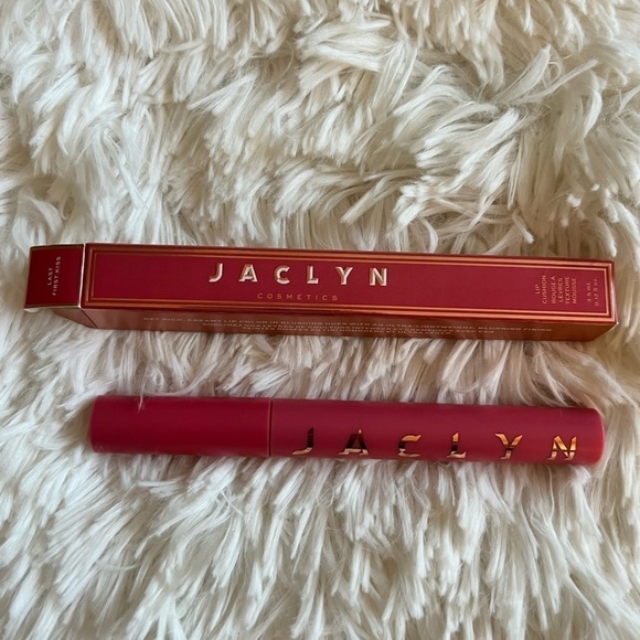 JACYLN Cosmetics Lip Cushion - Picture 1 of 3